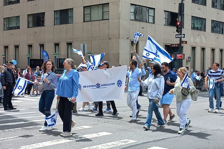New York'ta İsrail Günü Yürüyüşü protesto edildi -