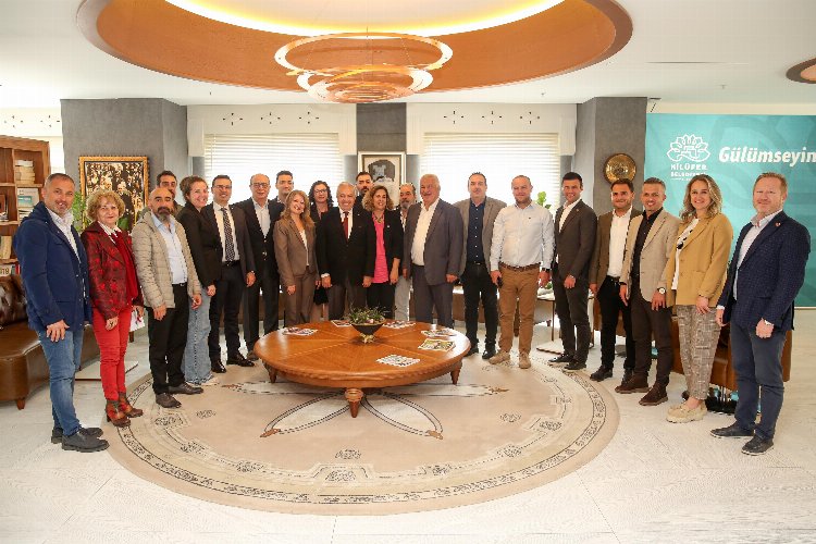 Nilüfer Belediyespor yönetiminden Başkan Özdemir’e ziyaret -