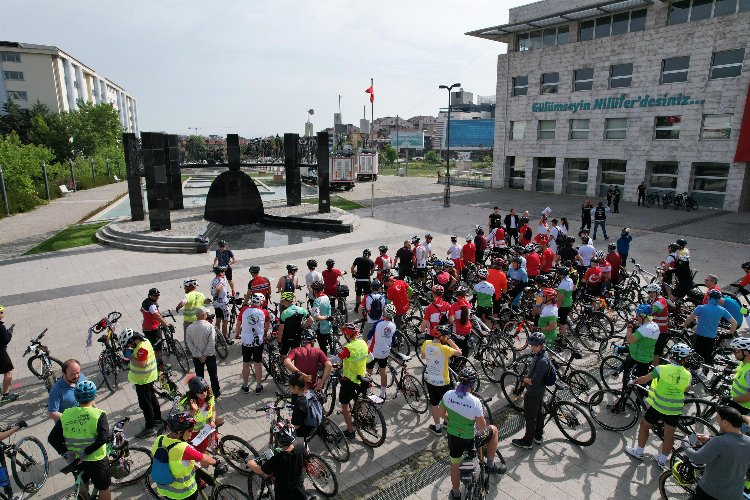 Nilüfer'de bisiklet tutkunları 19 Mayıs için pedalladı -
