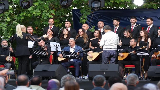 Öğretmenlerden Türkü dolu gece