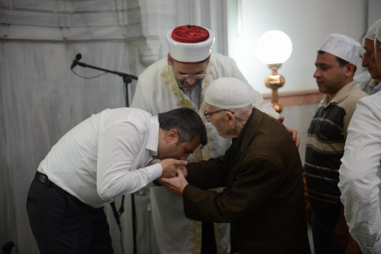 Oktay Yılmaz vatandaşlarla bayramlaştı -