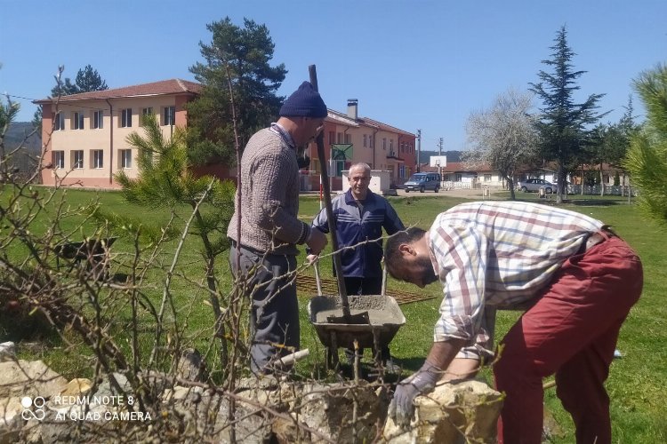 Okul yöneticisinin ara tatilde hummalı çalışması -