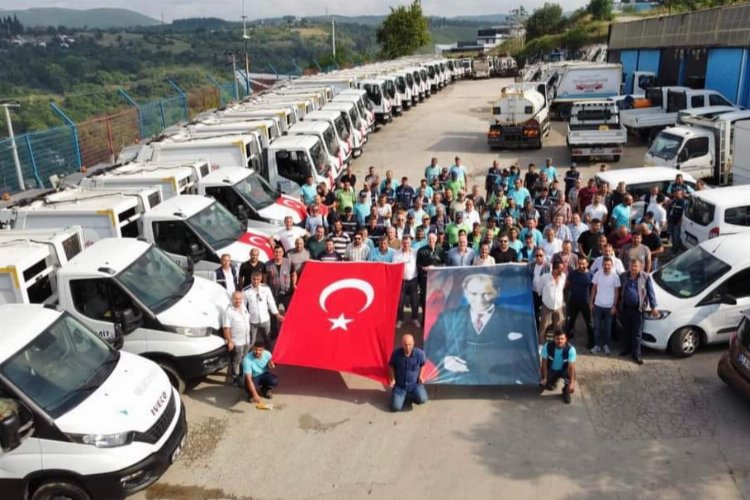Önce bayramlaştılar, sonra temizliğe… -