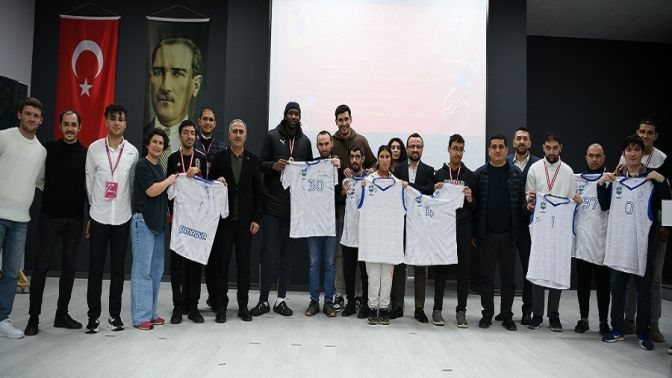 Özel bireyler, Çayırova’nın dev adamlarıyla spor yaptı