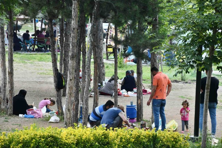 Parklar Başkentlilerin vazgeçilmez mekânları oldu -