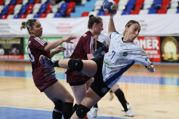 Poyrazın Kızları play-off'a moralli başladı -