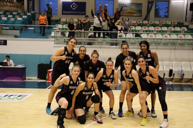 Rize Belediyesi Kadın Basketbol Takımı yarı finalde ilk maçını kazandı -