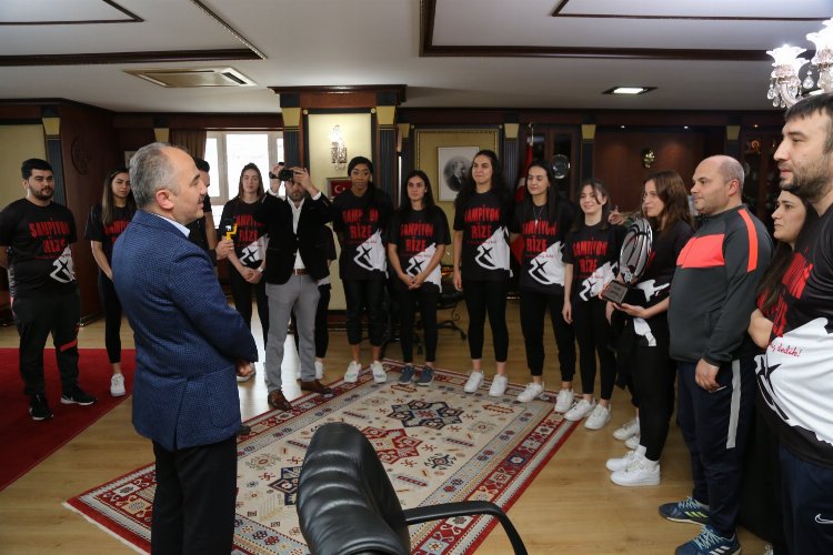 Rize'de Başkan Metin potanın sultanlarını kutladı -