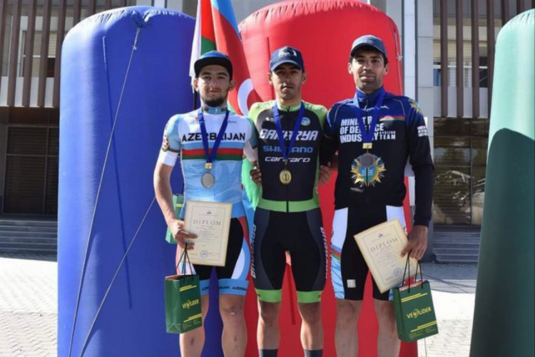 Sakarya Büyükşehir'in pedalı Azerbaycan'da şampiyon oldu -