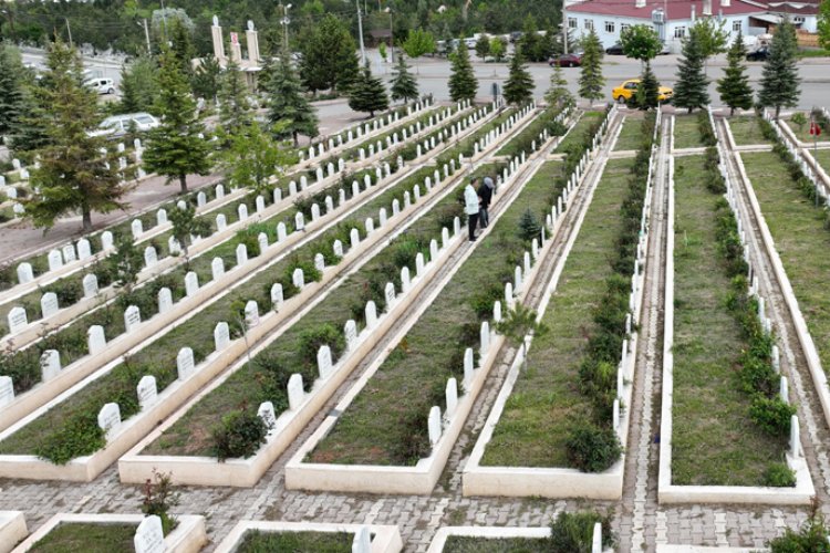 Sivas'ta mezarlıklarda kapsamlı temizlik  -