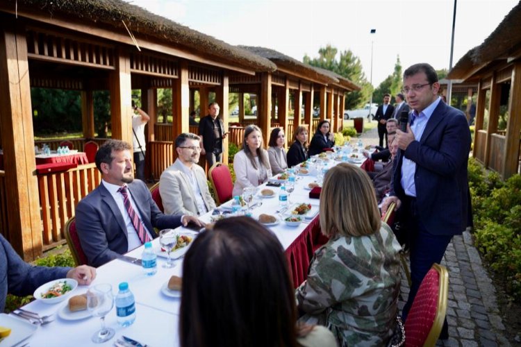 İstanbul'da Başkan İmamoğlu'ndan Bilim Kurulu üyelerine plaket -