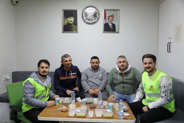Taksici esnafının iftar yemeği Büyükşehir'den -