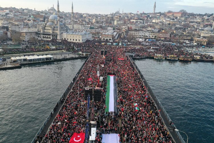 Tarihi yürüyüşten haykırdılar! -