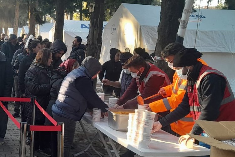 10 günde 100 bin kişilik yemek dağıtıldı -
