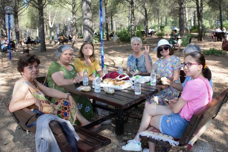 100 Yaş Evi üyeleri piknikte buluştu -