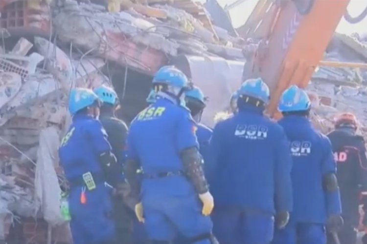 128 saat sonra enkazdaki 3 kişiden ses geldi -