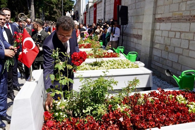15 Temmuz Şehitleri İBB önünde anıldı -