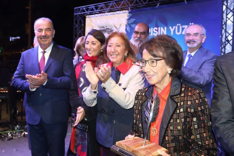 2. Cumhurbaşkanı İsmet İnönü'nün kızına Mudanya'dan 'Barış Yolu' ödülü -