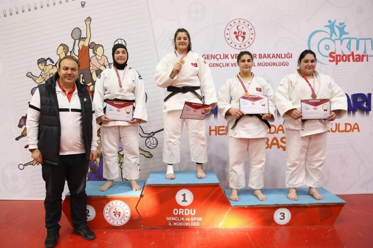 2 gümüş 2 bronz madalyanın sahibi oldular -