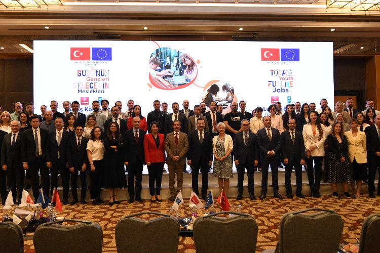 45 şehire 'Dijital Gençlik Merkezi' geliyor -