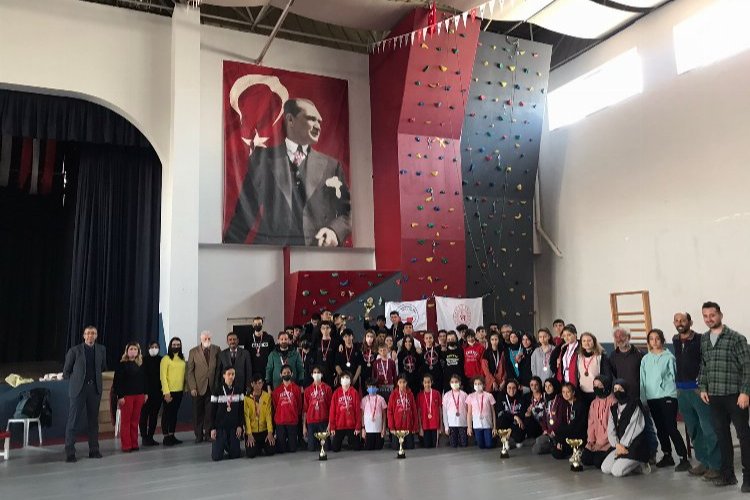 48 sporcu tırmanarak yarıştı -