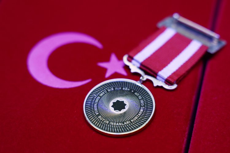 55 bin kişiye 'fedakârlık' nişanı! -