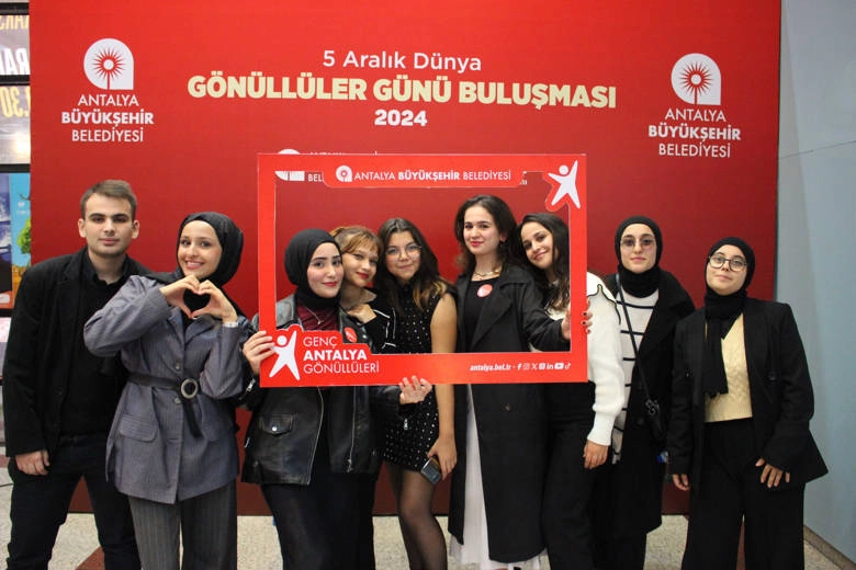 Antalya Büyükşehir Gönüllüler Günü’nü gençlerle kutladı 