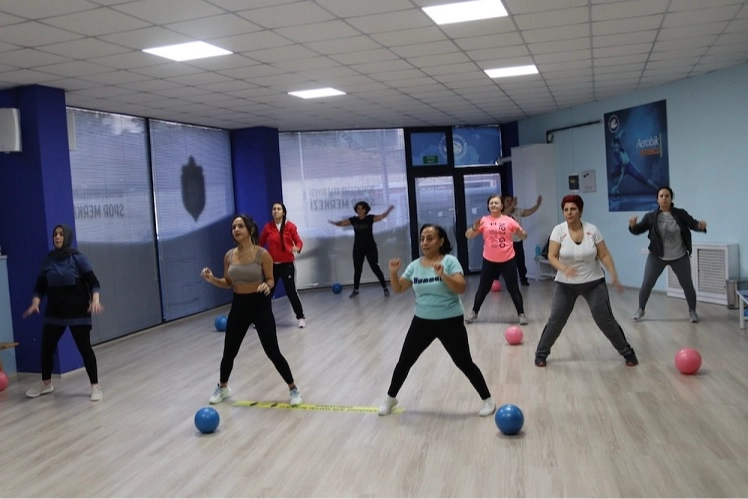 Eskişehir'de kış dönemi sporlarına yoğun ilgi 
