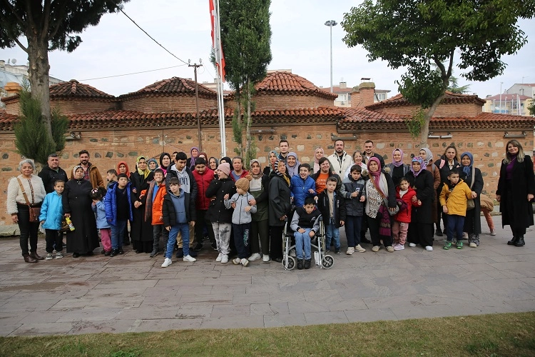 Büyükşehir’den Akhisarlı özel öğrencilere Manisa gezisi 