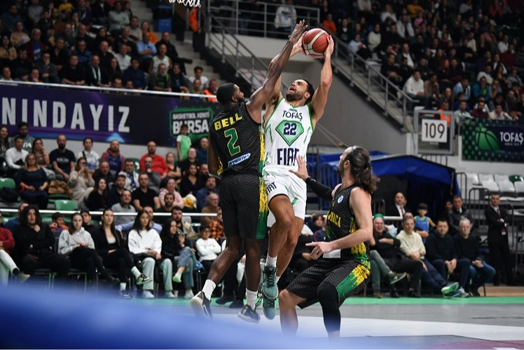 Yenilgisiz lider TOFAŞ Anadolu Efes'i ağırlayacak 