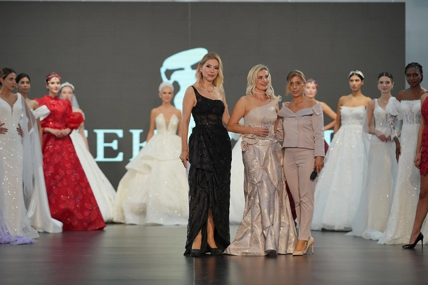 6. Fashion Breeze defilesinde ünlü modeller sahnede 