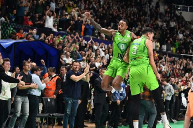 TOFAŞ, Anadolu Efes'i de devirdi 
