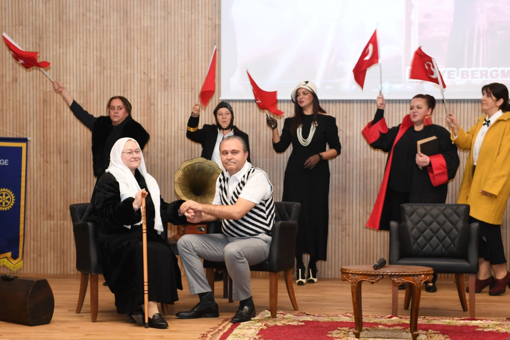 'Zamansız Kadınlar' düşten düşünceye Bursa Osmangazi'de anlatıldı 
