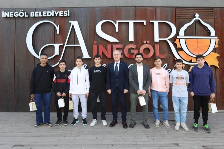 Bursa İnegöl'de Başkan Taban, dünya şampiyonlarını ağırladı 