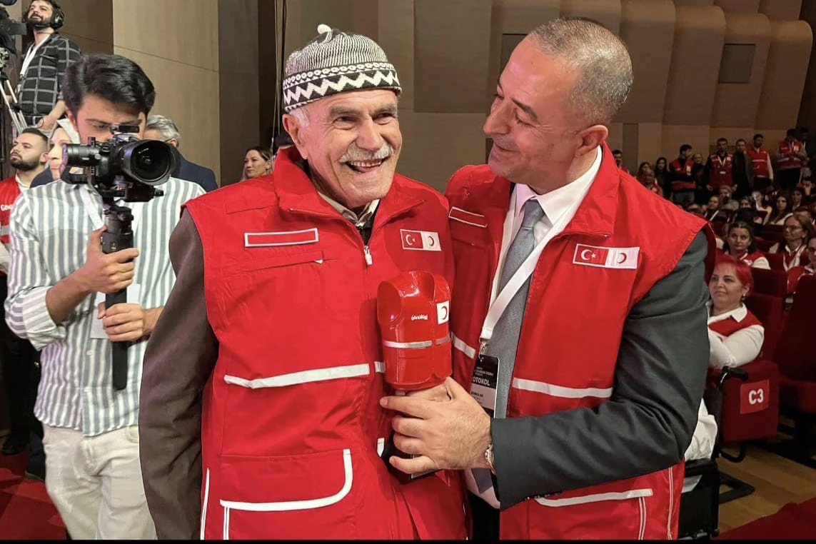 İyilik Meleği Şehmus Amca'ya Kızılay Özel Ödülü 