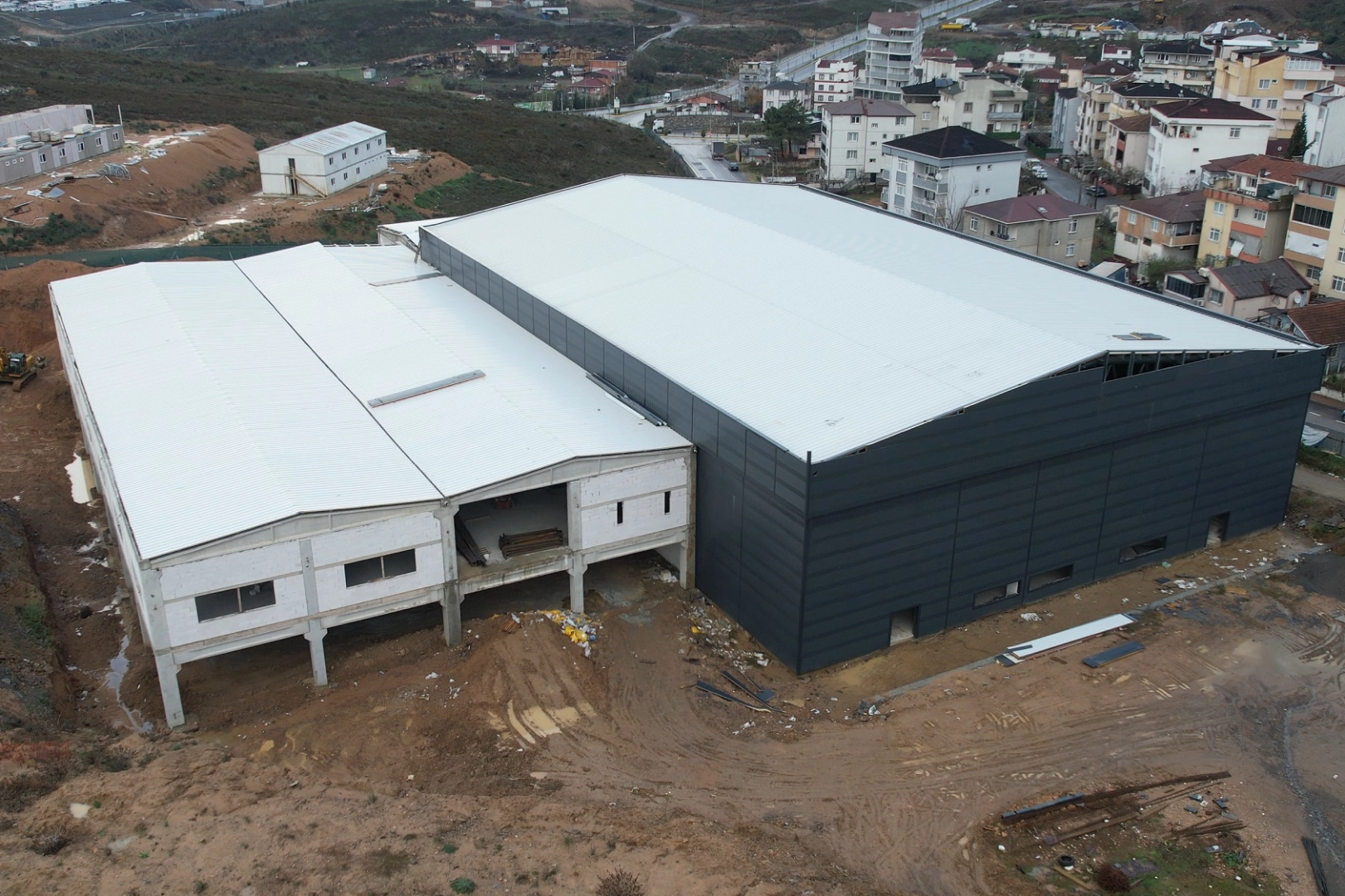 Kocaeli'nde kapalı spor salonu’nda çalışmalar devam ediyor 