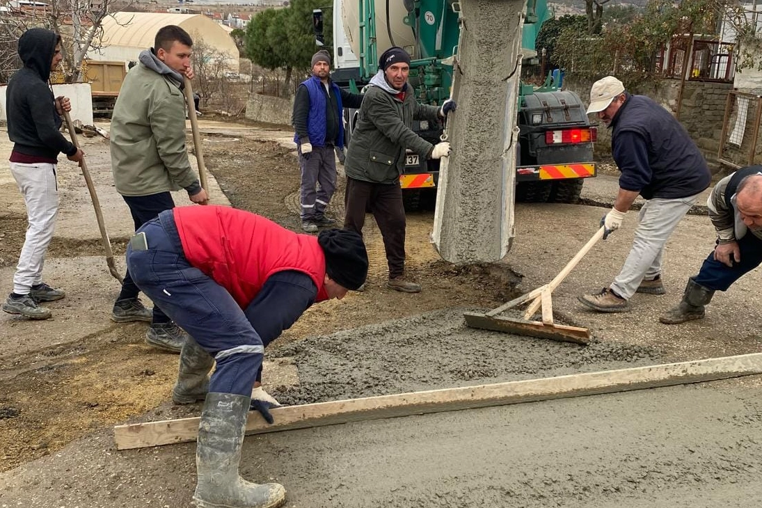 Edirne Keşan'da bozulan yollar onarılıyor 