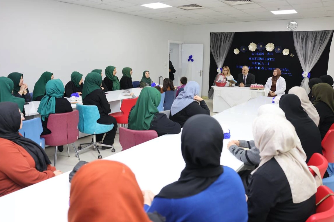 Kocaeli Çayırovalı velilerin Bilgievleri'nde eğitiliyor 