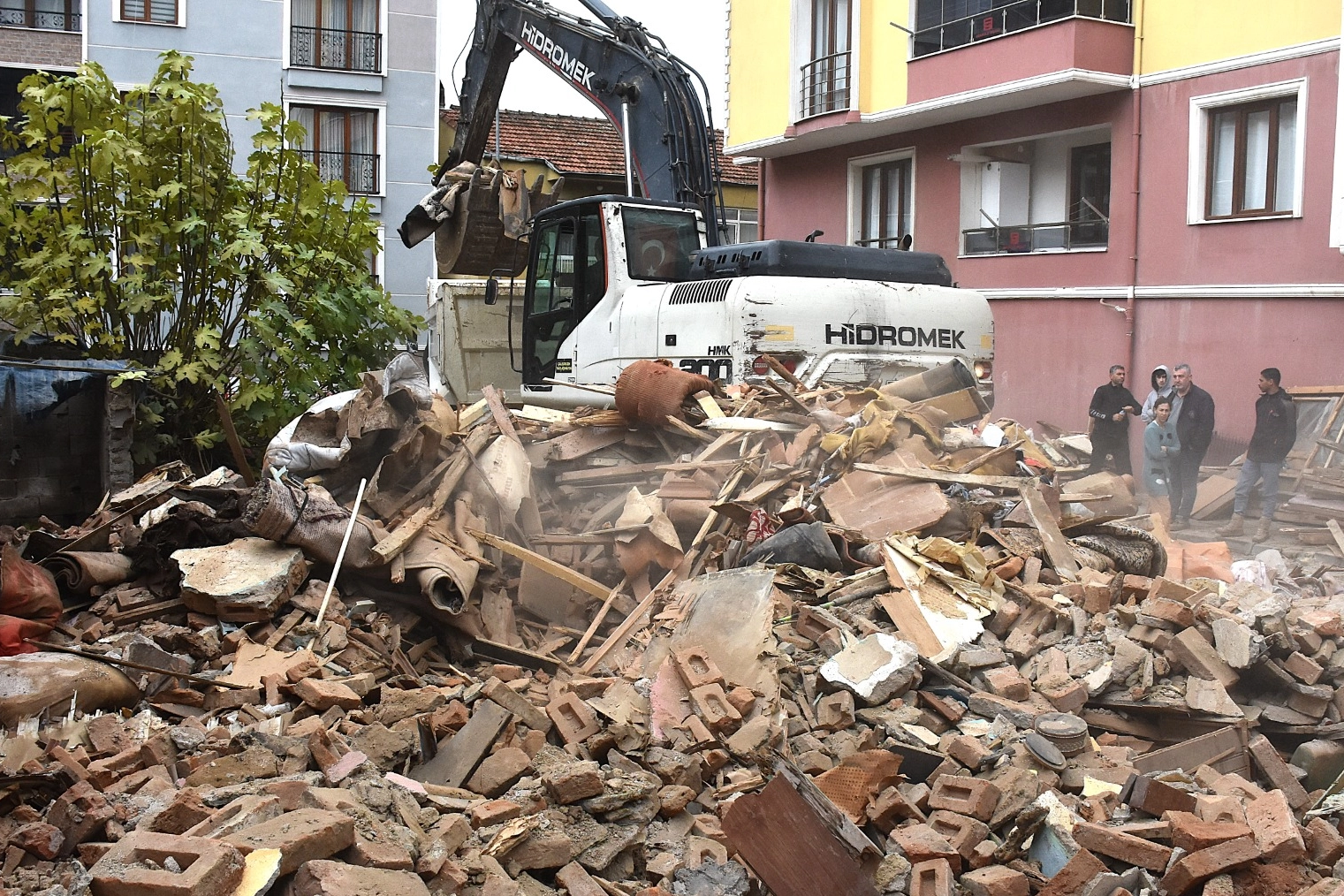 Bursa Gemlik'te metruk temizlik 