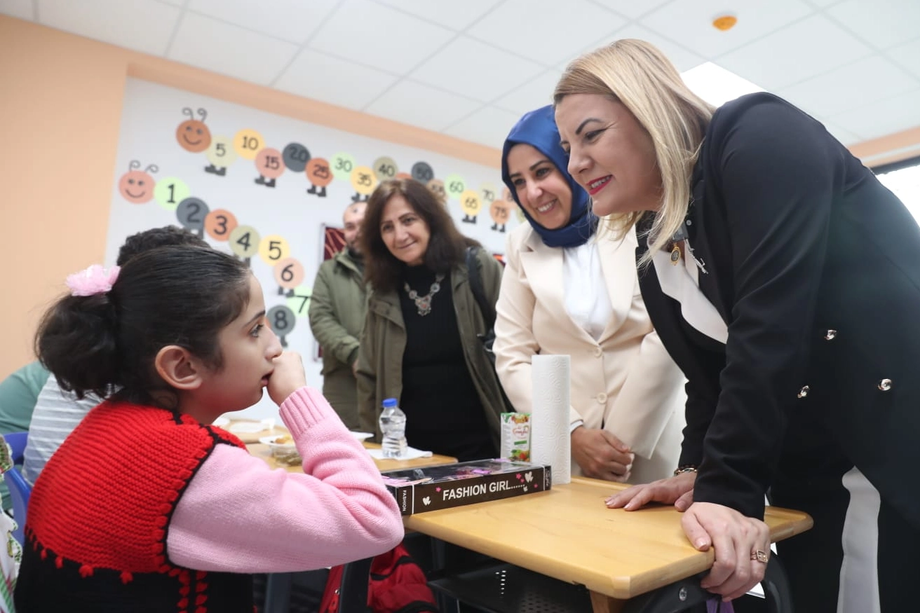 Kocaeli İzmit'te Başkan Hürriyet, özel öğrencilerle buluştu 