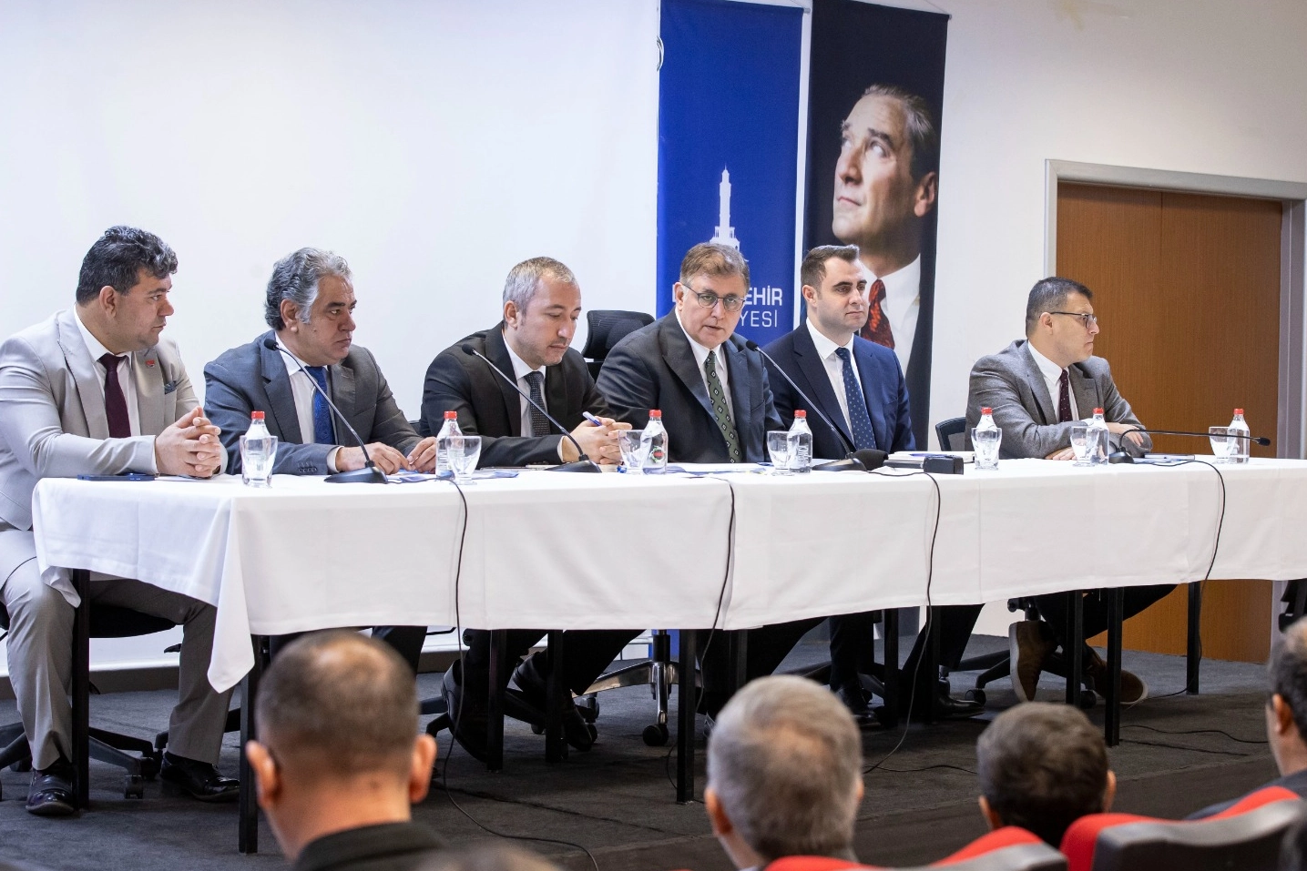İzmir'de Başkan Tugay Aliağalı muhtarlarla buluştu 