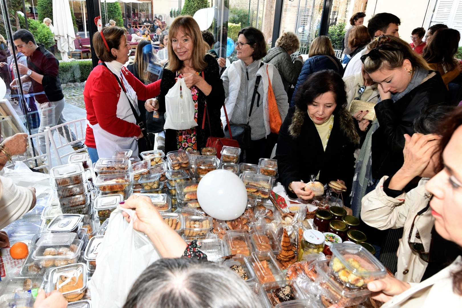 İzmir Bornova’da çağdaş yaşam için kermes 