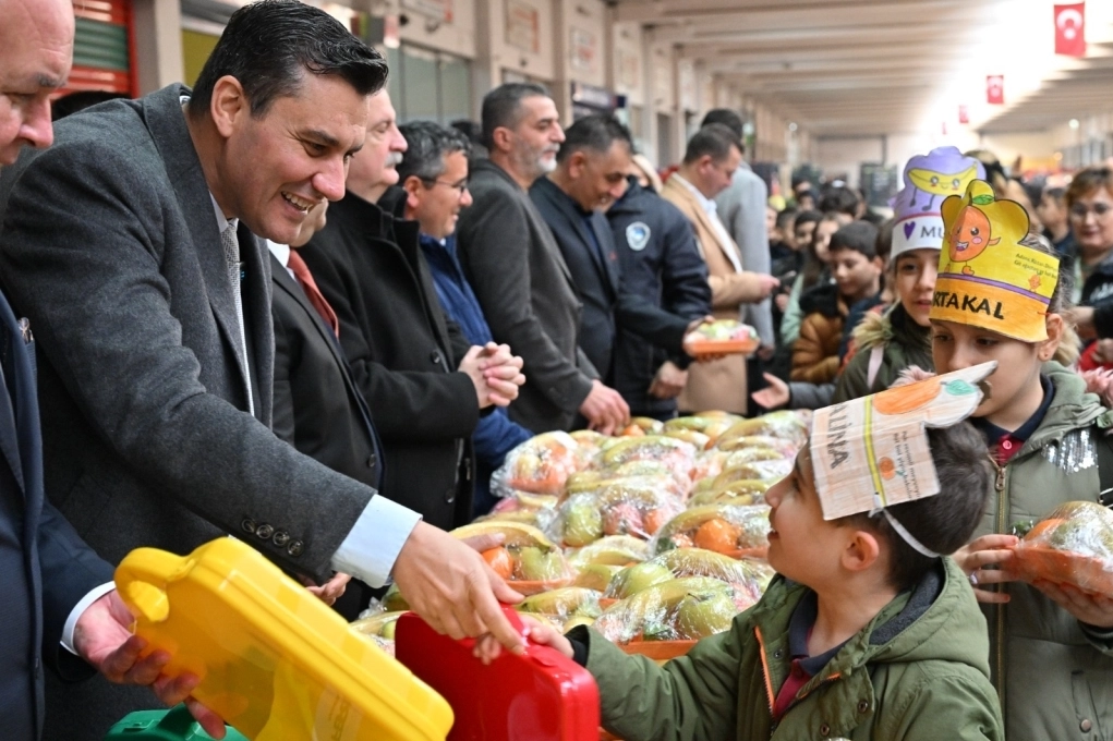 Manisa'da 'Yerli Malı' halde kutlandı 