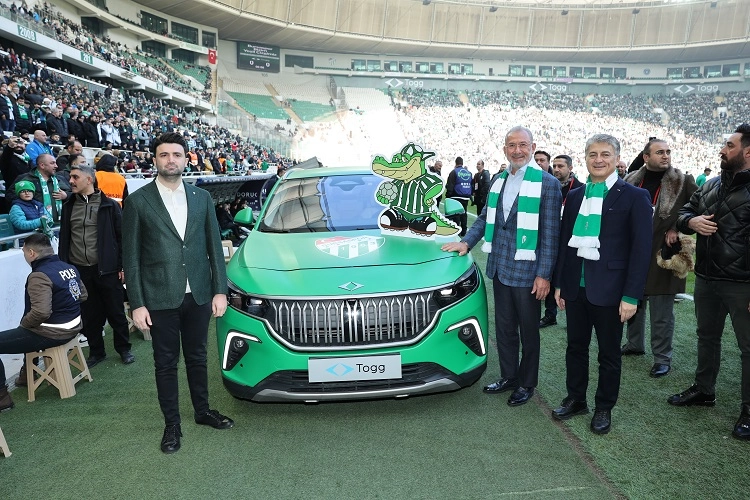 Togg, Bursaspor’un tribün ve şort sponsoru oldu 