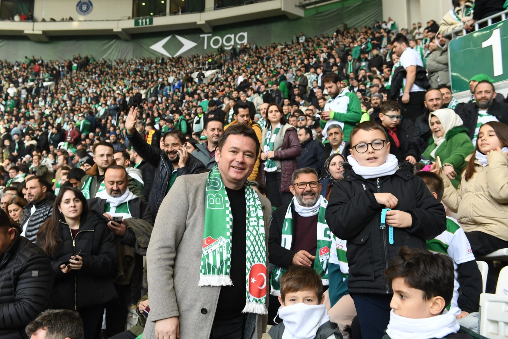 Osmangazili çocuklar Başkan Aydın'la Bursaspor maçına gitti 