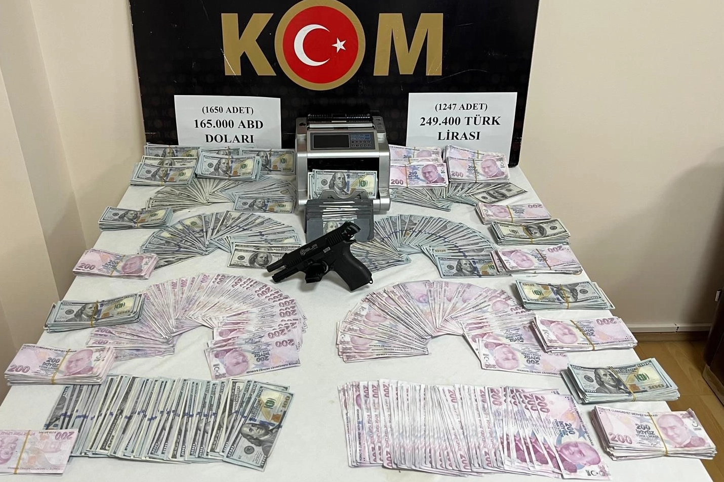 Düzce'de binlerce dolar ve TL sahte para ele geçirildi! 