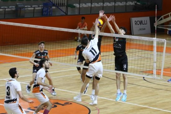 Bursa İnegöl Belediyespor set vermedi 
