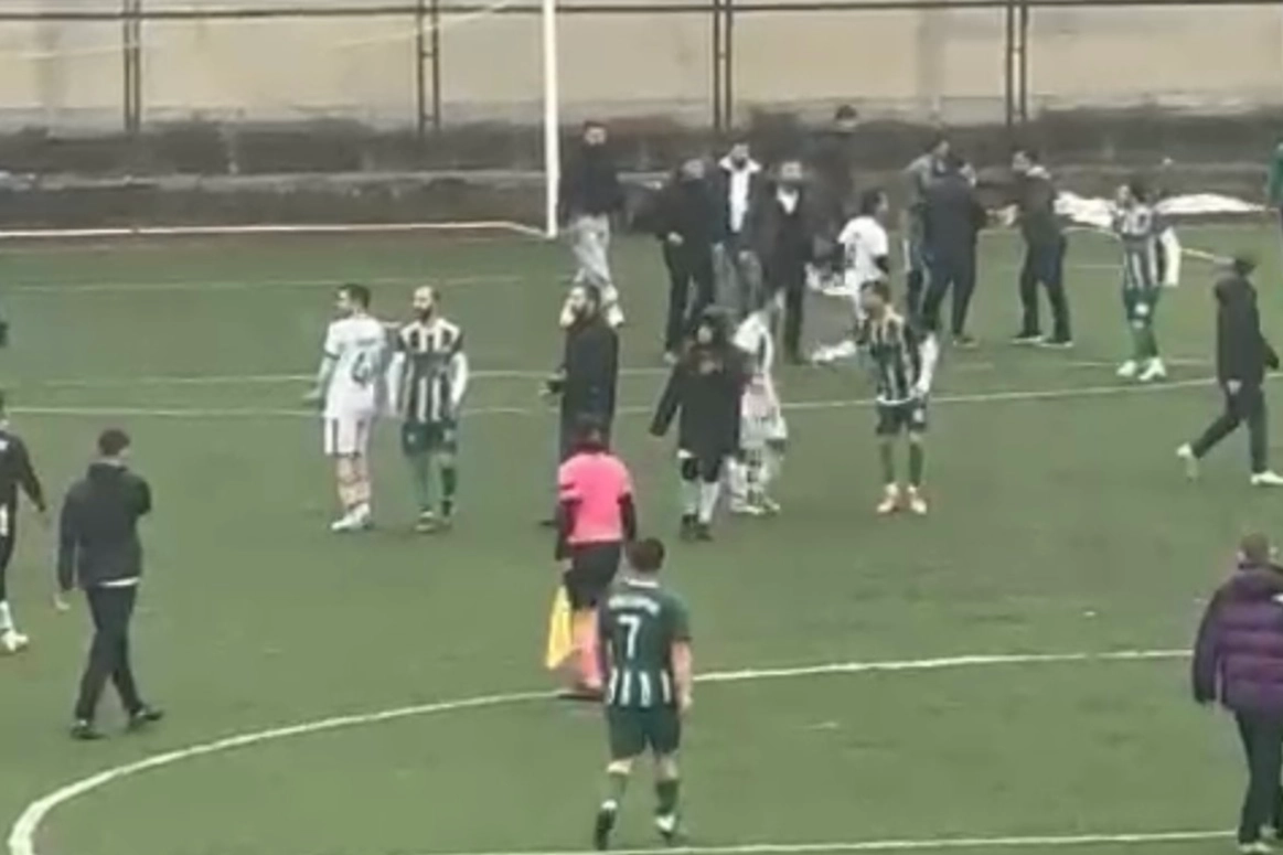 Düzce'de amatör lig maçında kavga çıktı 