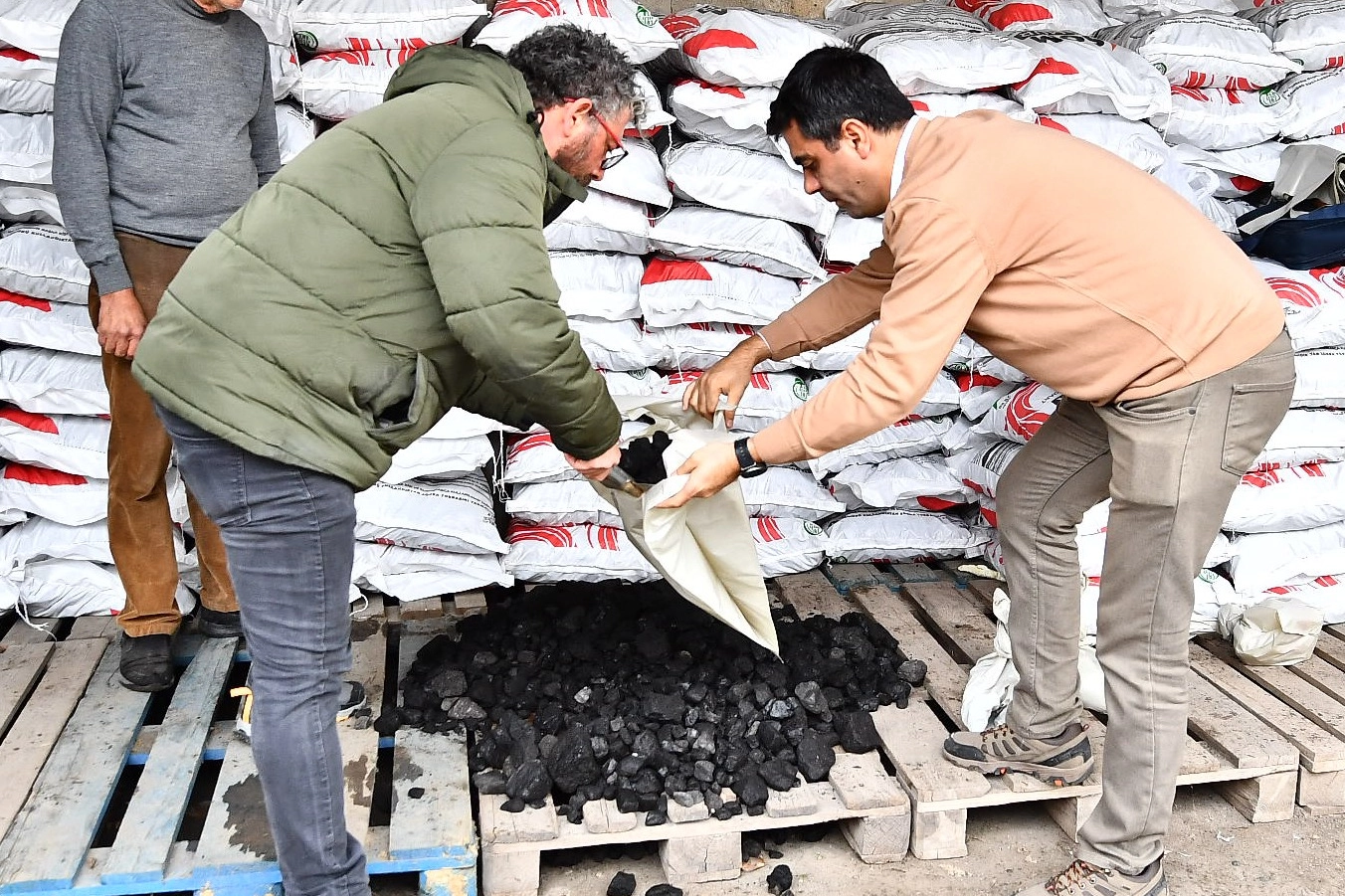 İzmir'de kömür satış yerlerine sıkı denetim 