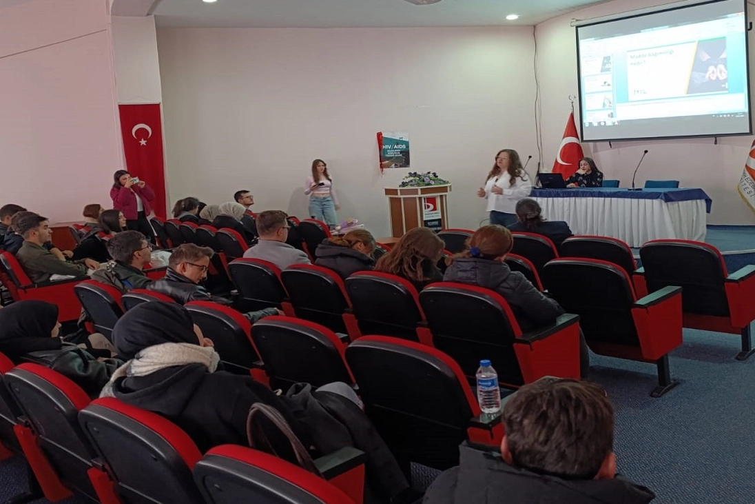 Uzmanlar bağımlılıkla mücadeleye dikkat çekti 